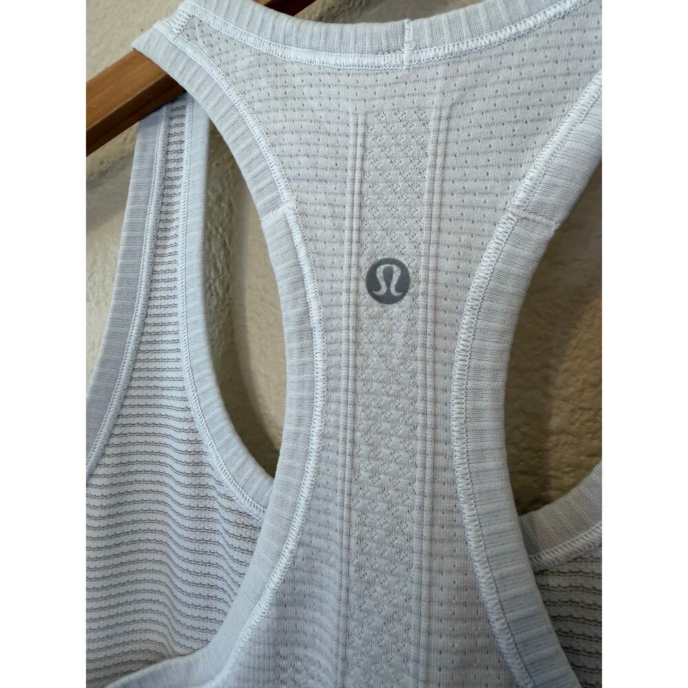 Lululemon Run With Heat Classic Gray Athletic Gym U Neck Work Out Tank Size 4 - Picture 3 of 10